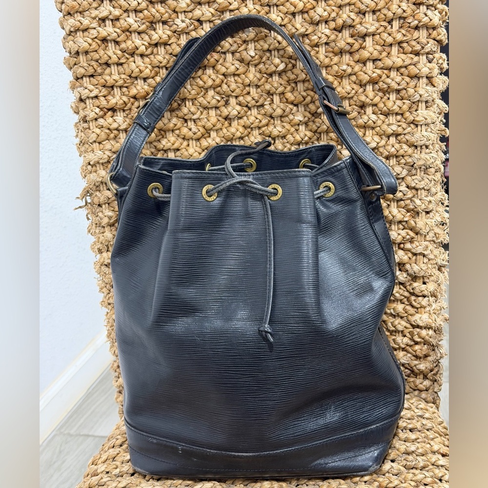 Louis Vuitton‎ Epi Noé Bucket Bag in Noir Black GM